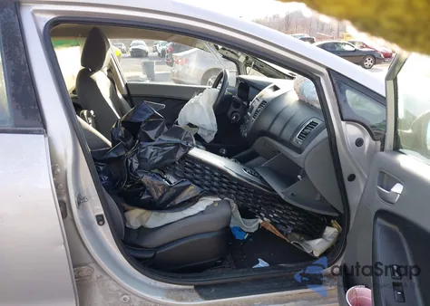 2017 Kia Forte Lx z USA, uszkodzony, nr VIN 3KPFK4A75HE034896